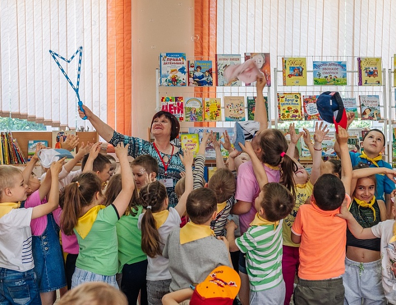 «Пусть детство звонкое смеётся!»: литературный праздник к Международному дню защиты детей