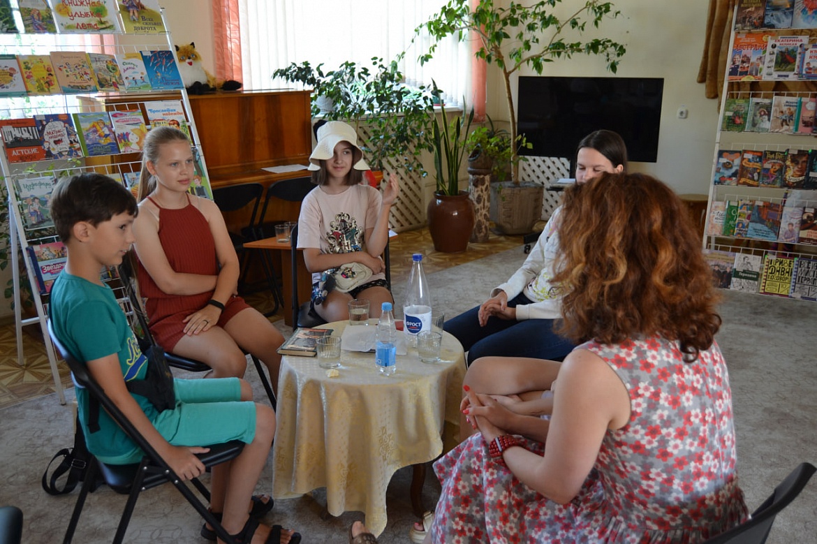 «Истории с продолжением»: встреча клуба читающих подростков «КЛЮЧ»