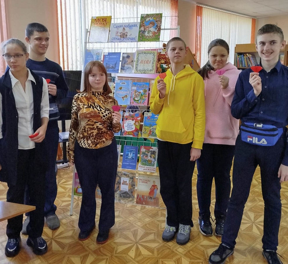 «Самая любимая, самая родная!»: встреча в книжном театре «Спасательный круг»