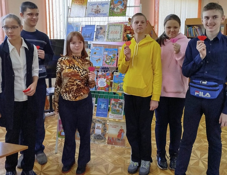 «Самая любимая, самая родная!»: встреча в книжном театре «Спасательный круг»