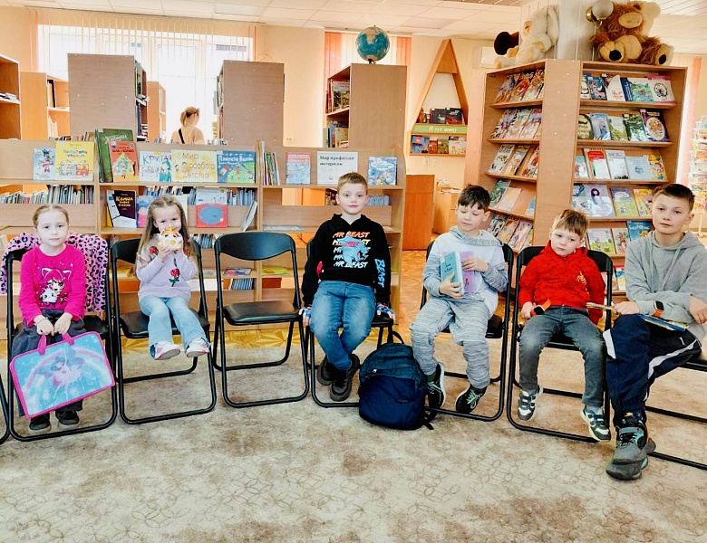 Знают книги обо всём на свете: увлекательный урок в Школе Маленьких Волшебников