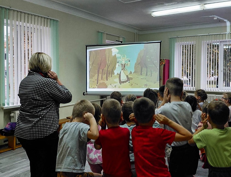 «Восеньскі карагод кніг і прыгод» — літаратурна-гульнёвы час.
