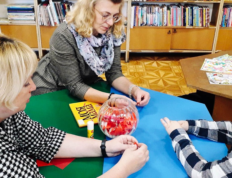 Подарю сердечко маме!