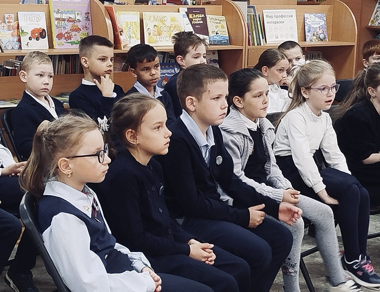 «Чернобыль…Помним, чтобы не повторилось»: мультимедийный час в детском отделе