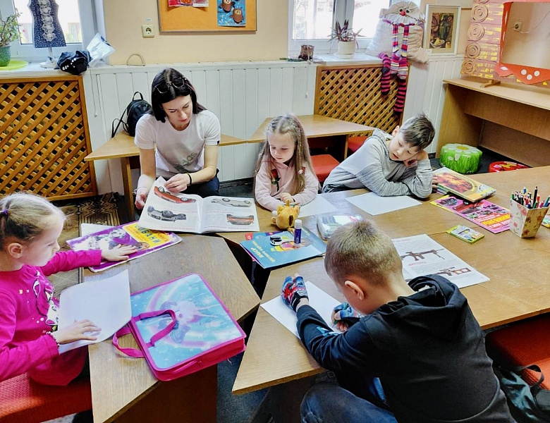 Знают книги обо всём на свете: увлекательный урок в Школе Маленьких Волшебников