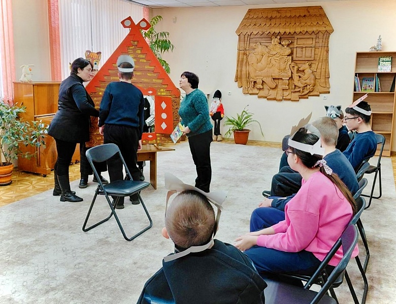 «Что за чудо эти сказки!»: встреча в книжном театре «Спасательный круг»