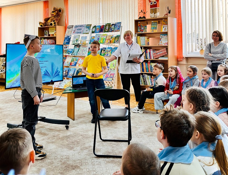 С книгой весело шагать