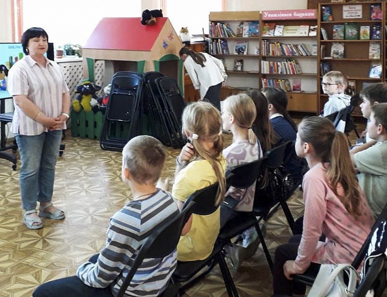 В единстве народа — сила страны. Патриотический час в детском отделе