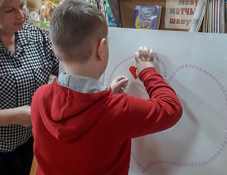 Подарю сердечко маме!