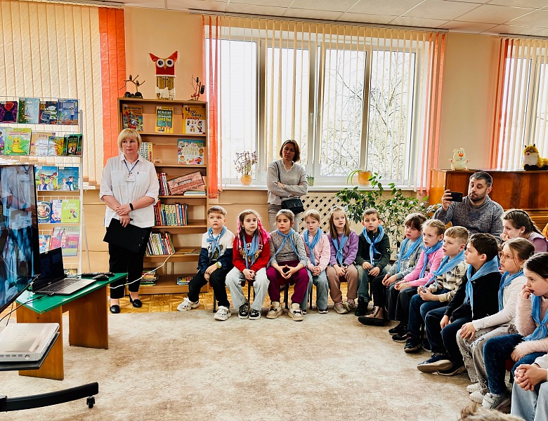 С книгой весело шагать