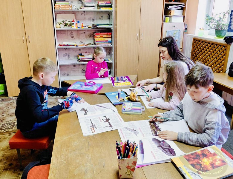 Знают книги обо всём на свете: увлекательный урок в Школе Маленьких Волшебников