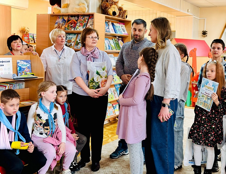 С книгой весело шагать